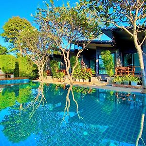 Deluxe Twin Room Pool View